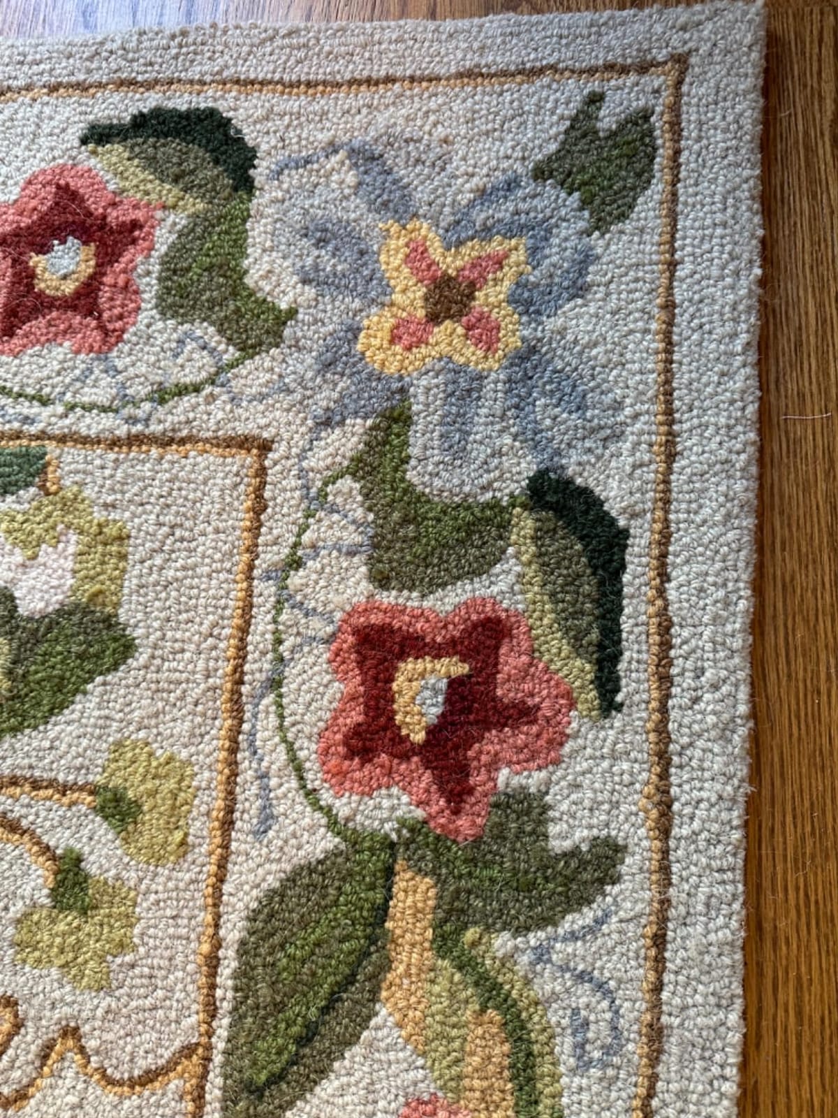 SAFAVIEH Area Rug 8x10 - Chelsea Collection - Large - Grey, Hand-Hooked French Country Floral Wool, Ideal for Living Room, Bedroom, Office, Dining Space (HK311F) customer photo 1