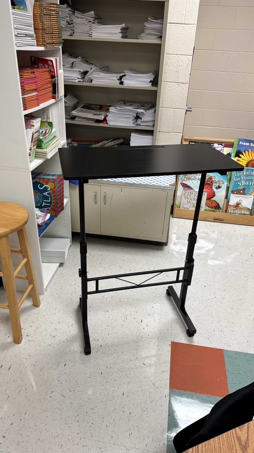 KLSMYHOKI Standing Desk Adjustable Height, Mobile Stand Up Desk with Wheels customer photo 1