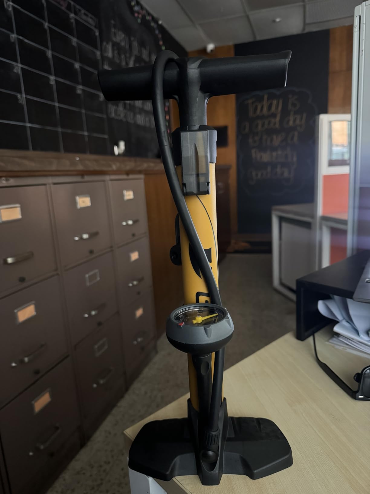 BV Bicycle Pump Durable Bike Floor Pump 17/24 inch Smart Valve Head, 160 psi, Automatically Reversible Presta and Schrader customer photo 1