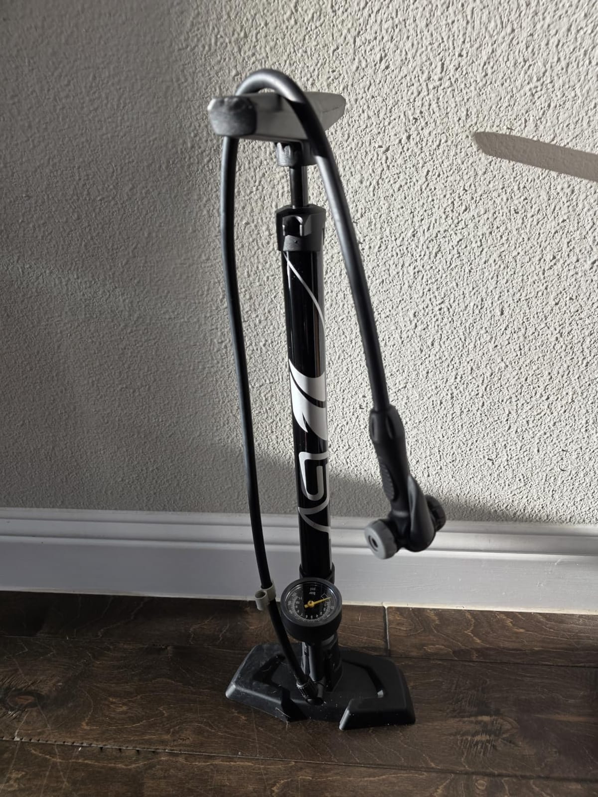 BV Bicycle Pump Durable Bike Floor Pump 17/24 inch Smart Valve Head, 160 psi, Automatically Reversible Presta and Schrader customer photo 2