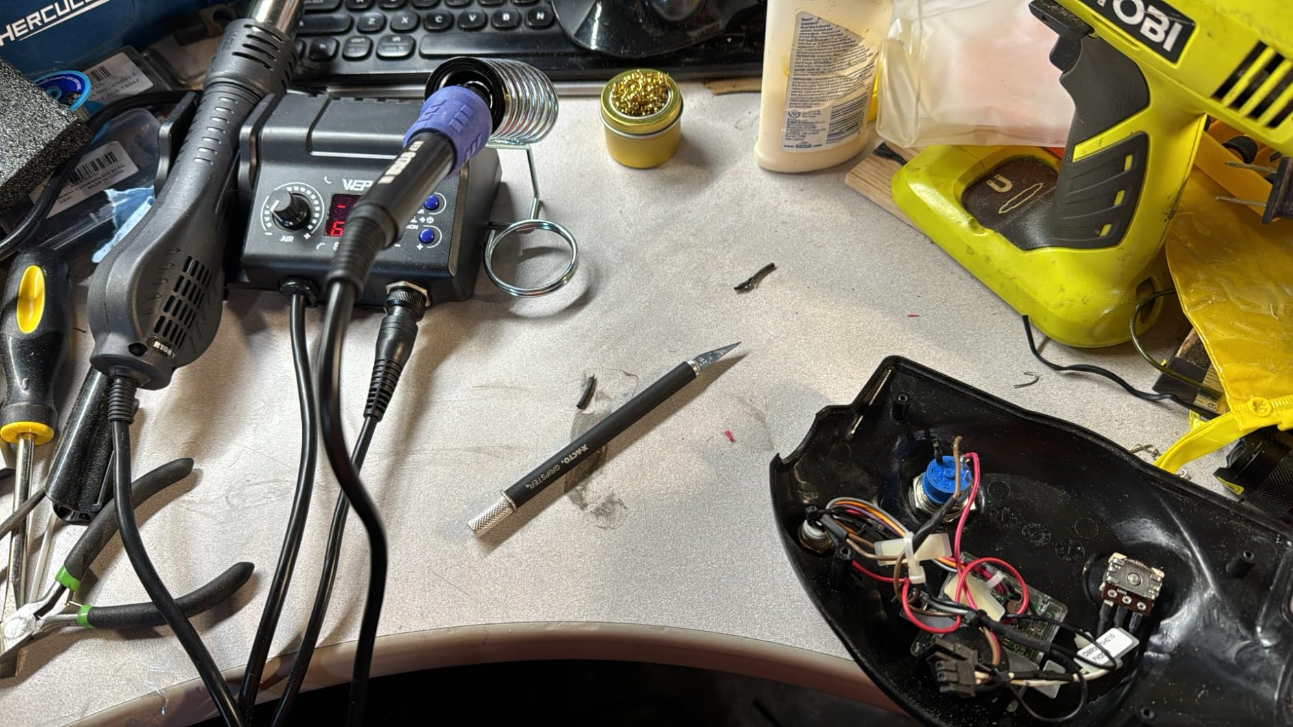 WEP 882D Soldering Iron Station 2-IN-1 SMD Hot Air Rework Station with 2 Spools of Solder Wire, 5 Soldering Tips, 3 Hot Air Nozzles, Brass Wool Tip Cleaner, Tweezers, Desoldering pump customer photo 1