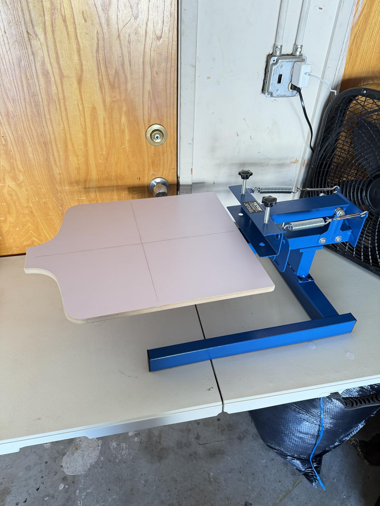 VEVOR Screen Printing Machine, 4 Color 1 Station 360° Rotable Silk Screen Printing Press, 21.2x17.7in / 54x45cm Screen Printer Press, Double-Layer Positioning Pallet for T-Shirt DIY Printing customer photo 1
