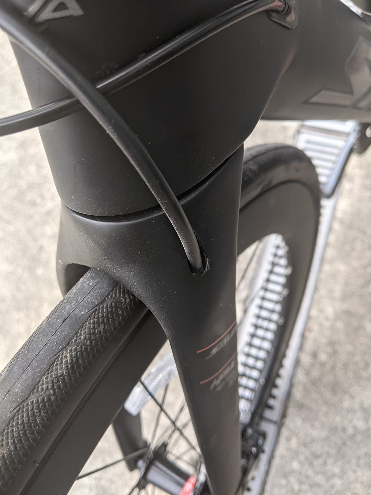 SAVADECK Carbon Disc Road Bike, Integrated Design Racing Bicycle Carbon Frame Carbon Fork with Shimano SORA R3000 Derailleur System 18 Speed Disc Brake Road Bike for Men or Women. customer photo 1