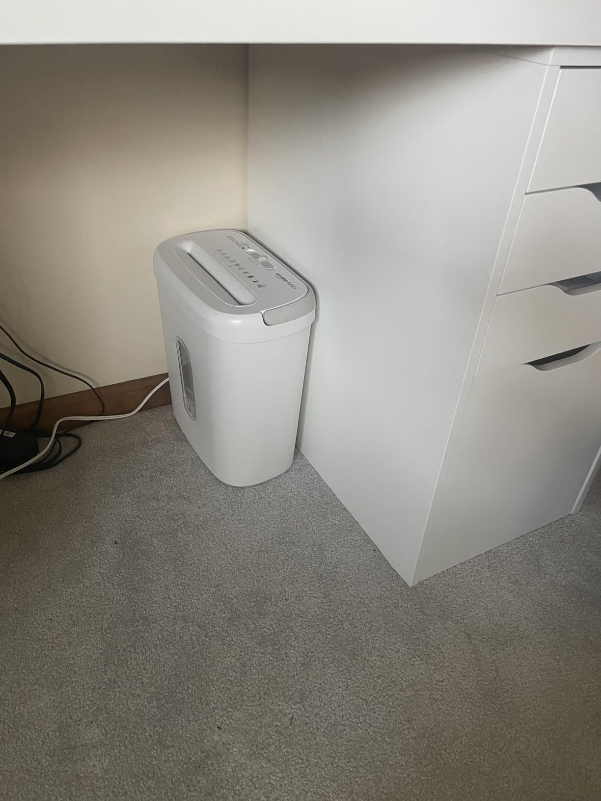 Amazon Basics 8-Sheet Cross Cut Paper and Credit Card Shredder for Security, Heavy Duty, White customer photo 1