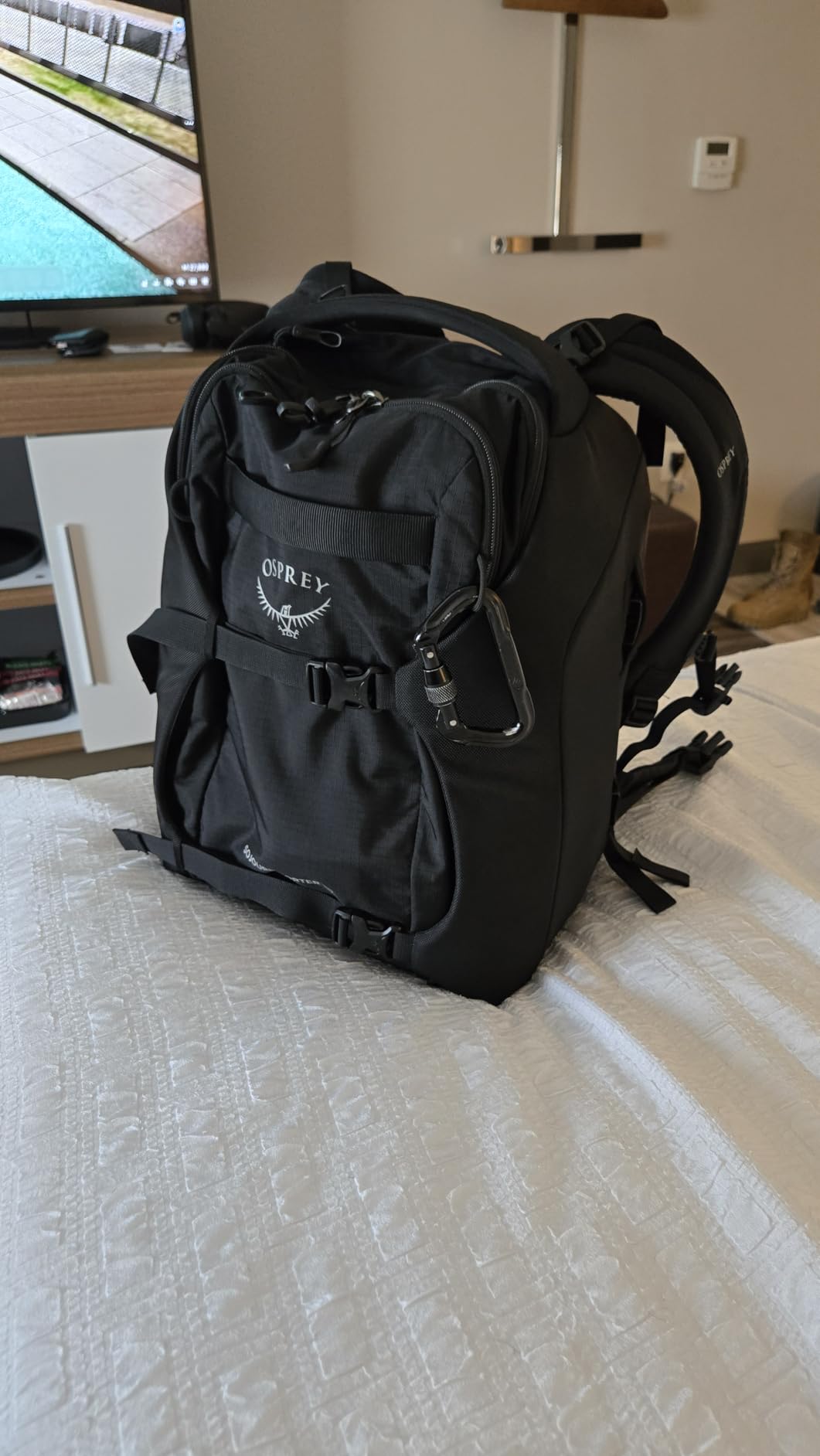 Osprey Sojourn Porter 46L Travel Backpack – Carry-On Compliant Luggage with StraightJacket Compression and Padded Laptop Sleeve – Durable Pack for International or Urban Travel, Koseret Green customer photo 1