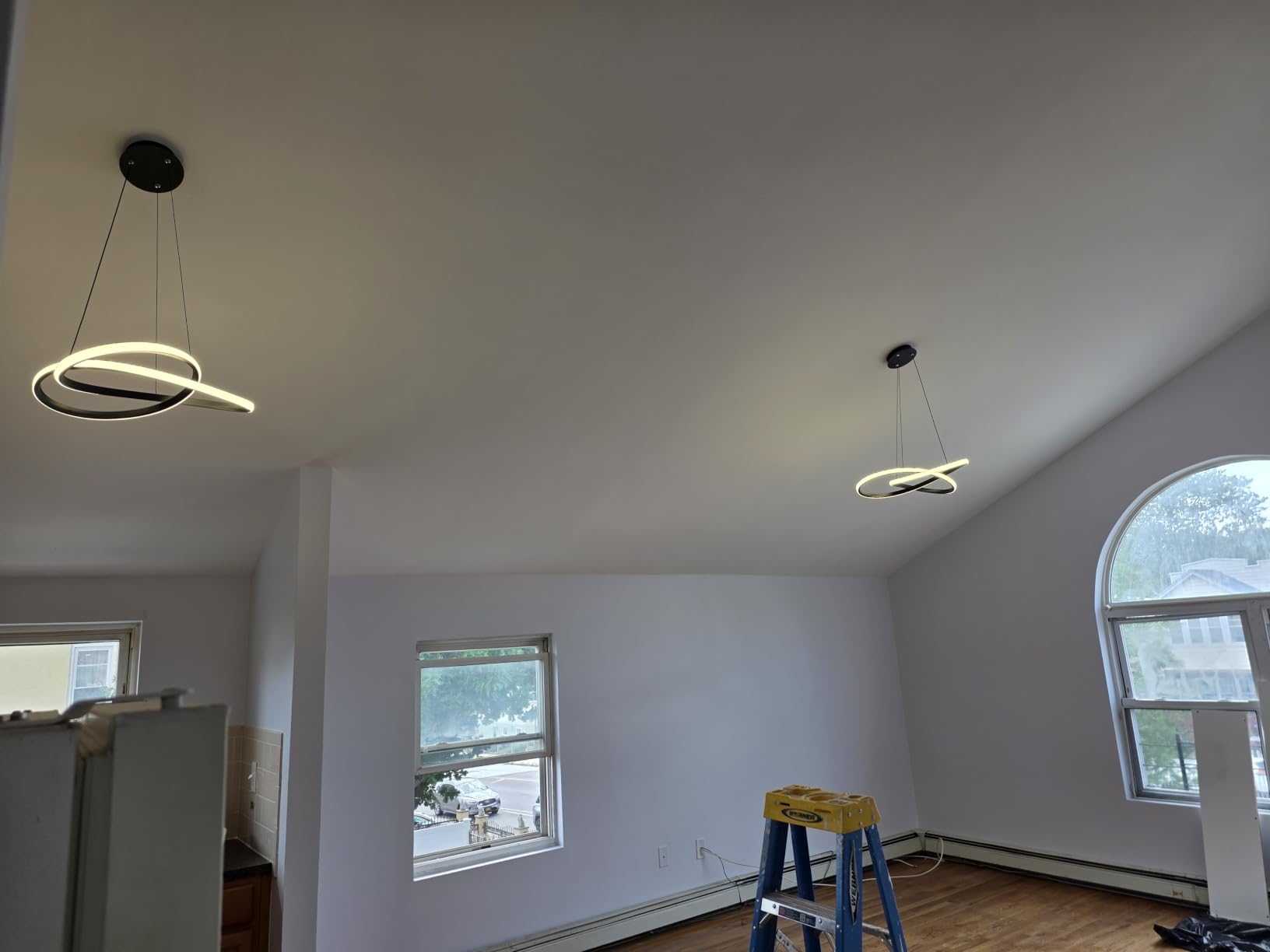 Modern LED Pendant Light Fixture，Black Contemporary Ceiling Hanging Fixture with Irregular Ring Lights for Dining Living Room Bedroom Kitchen Island Cafe（4000K，Neutral Light ） customer photo 2