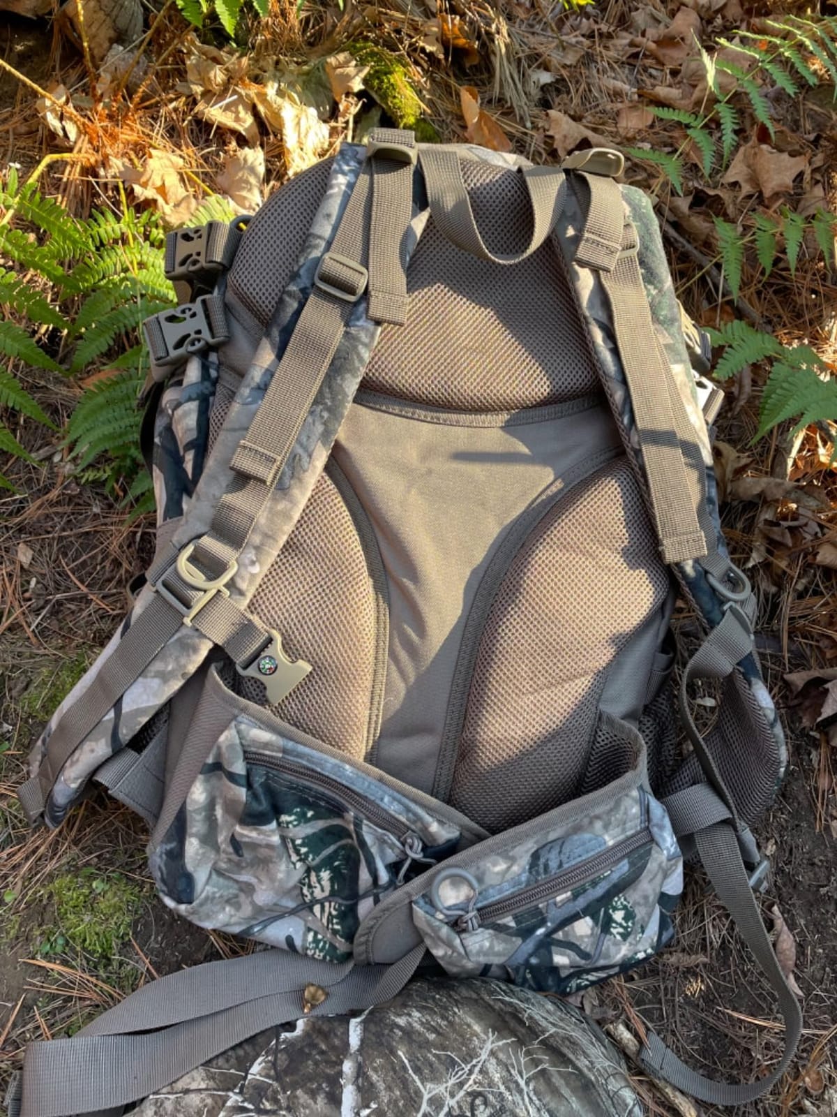 YVLEEN Hunting Backpack, Waterproof Camo Day Pack with Rifle & Bow Holder customer photo 2