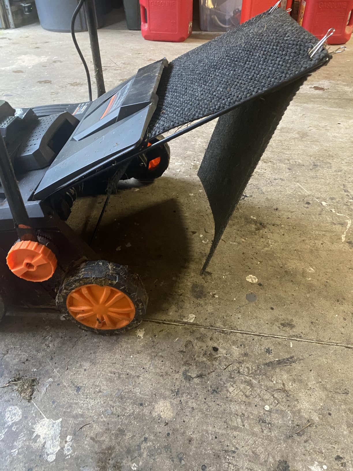 WEN 20V Max Cordless 15-Inch 2-in-1 Brushless Electric Dethatcher and Scarifier with Collection Bag, Two 4.0 Ah Batteries, and Dual-Port Charger (20716) customer photo 2