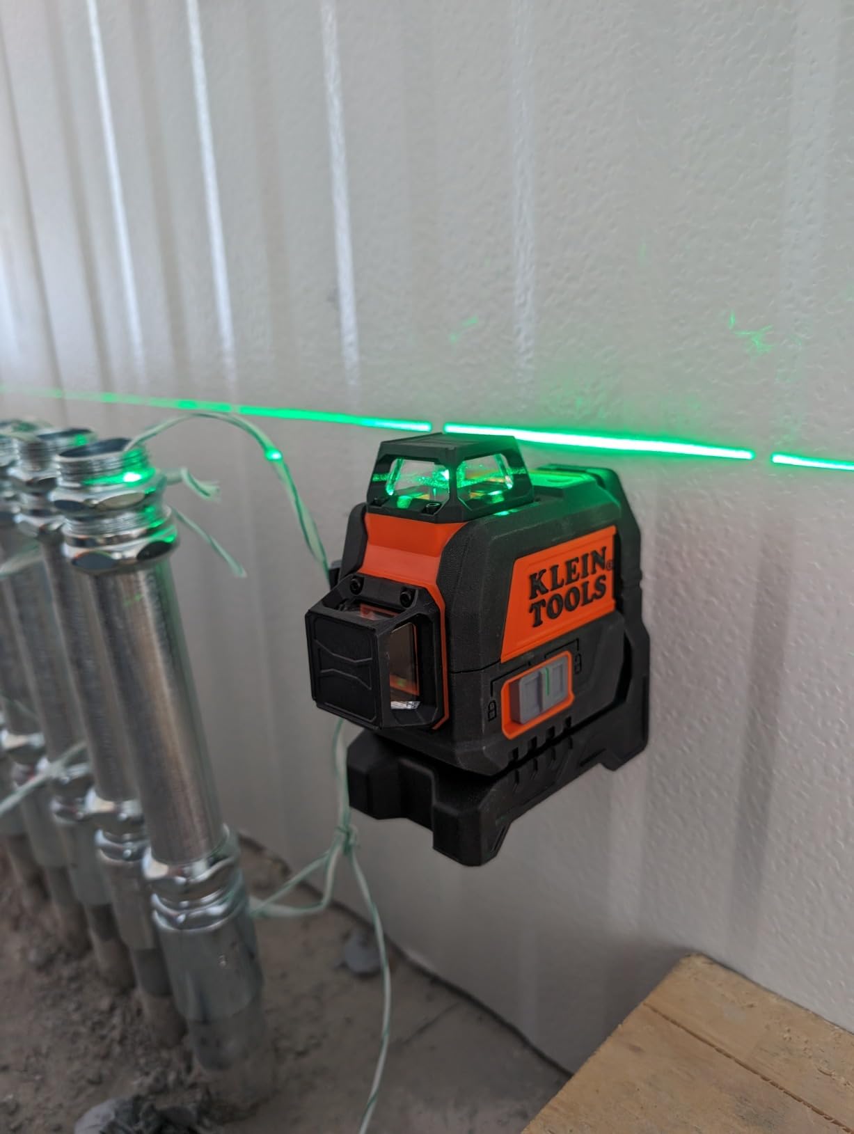 Klein Tools 93CPLG Compact Self-Leveling Laser Level, Bright Green Cross Line 360-Degree Laser Planes, Class 2 ≤ 1mW, Rechargeable, Magnetic Mount customer photo 1