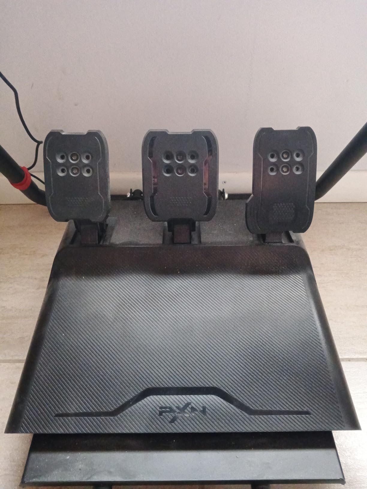 PXN V99 Force Feedback Racing Wheel, with Pedals and Shifter customer photo 2