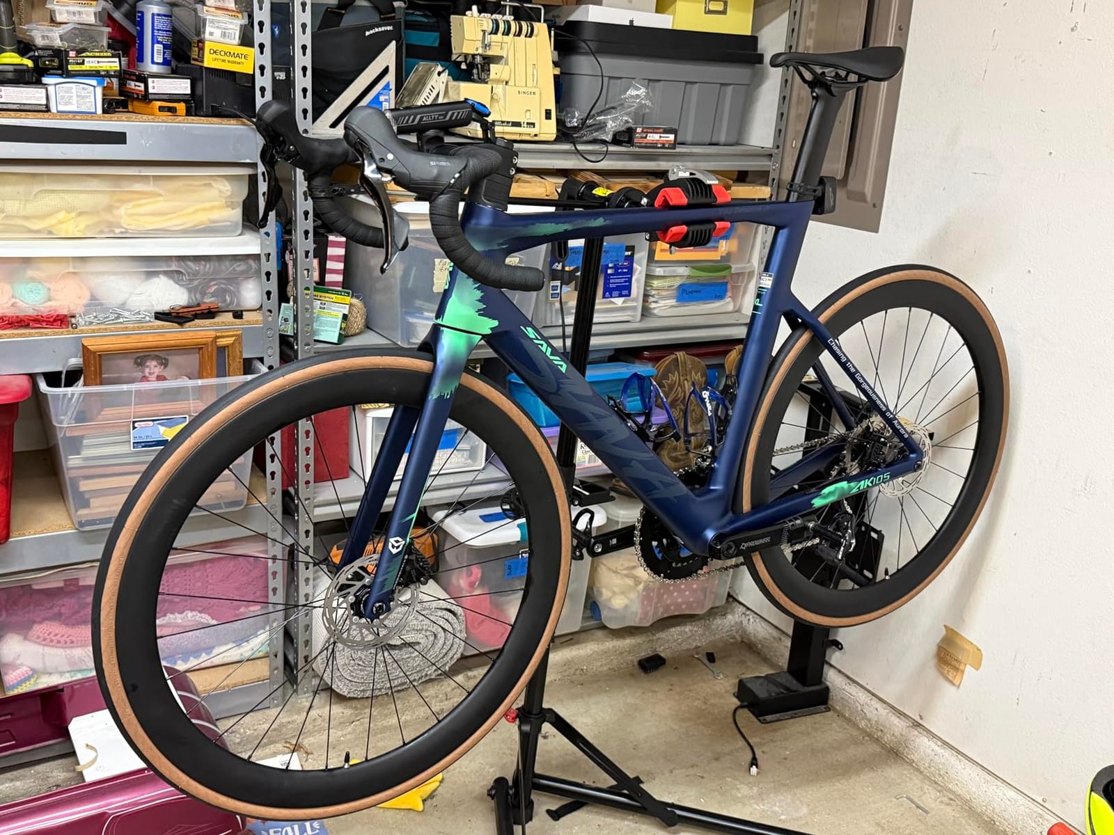 SAVADECK Carbon Fiber Road Bike, Hydraulic Oil Disc Bike with Carbon Fiber Frame and Wheelset, Lightweight Full Carbon Racing Bicycle with Shimano R7120 24S Shift Set for Adults customer photo 1