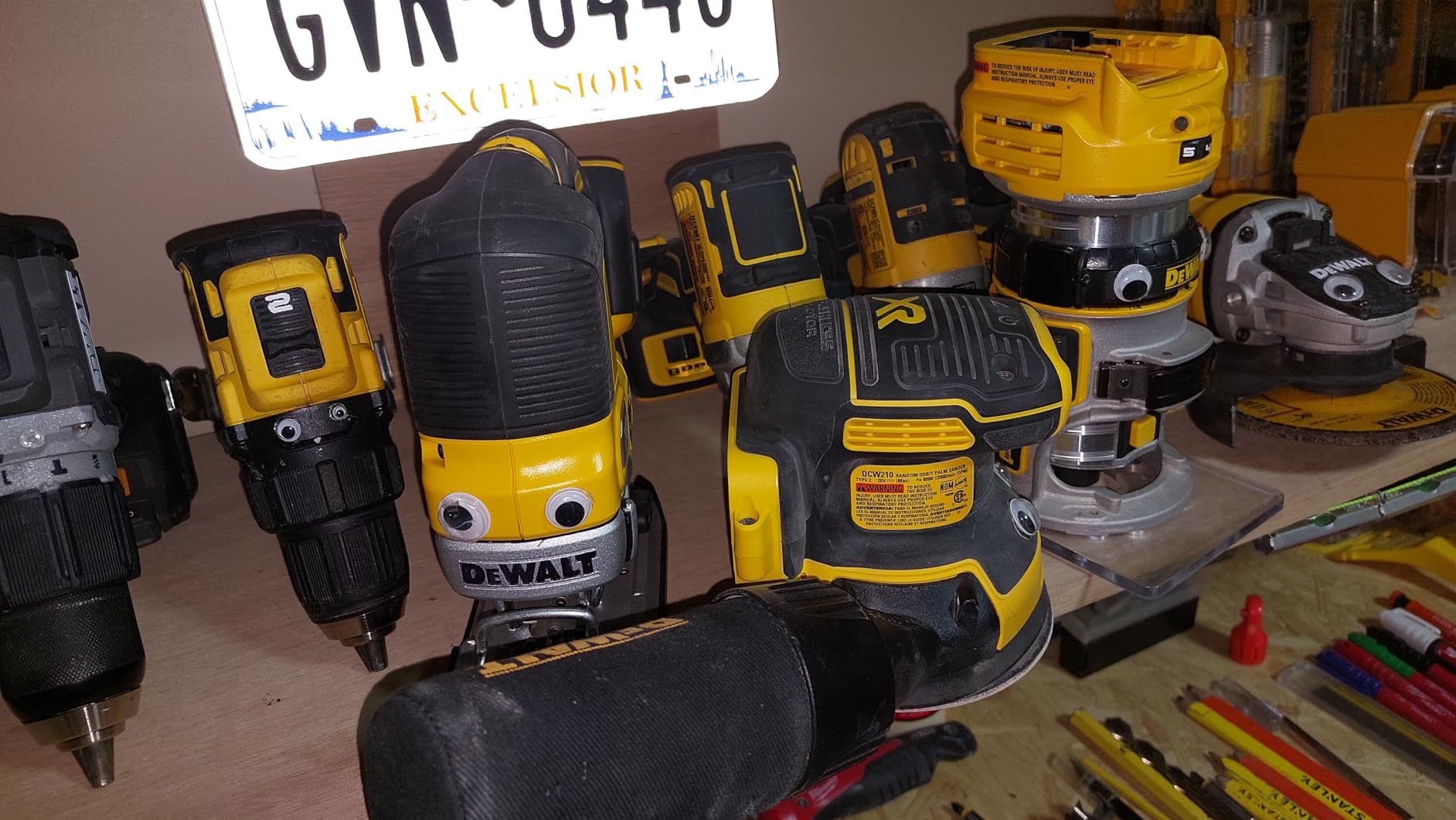 DEWALT 20V MAX* 3-Tool Combo Kit, Brushless Cordless Router Tool, Random Orbital Sander, Jig Saw, Battery and Charger Included (DCK307D1P1) customer photo 1