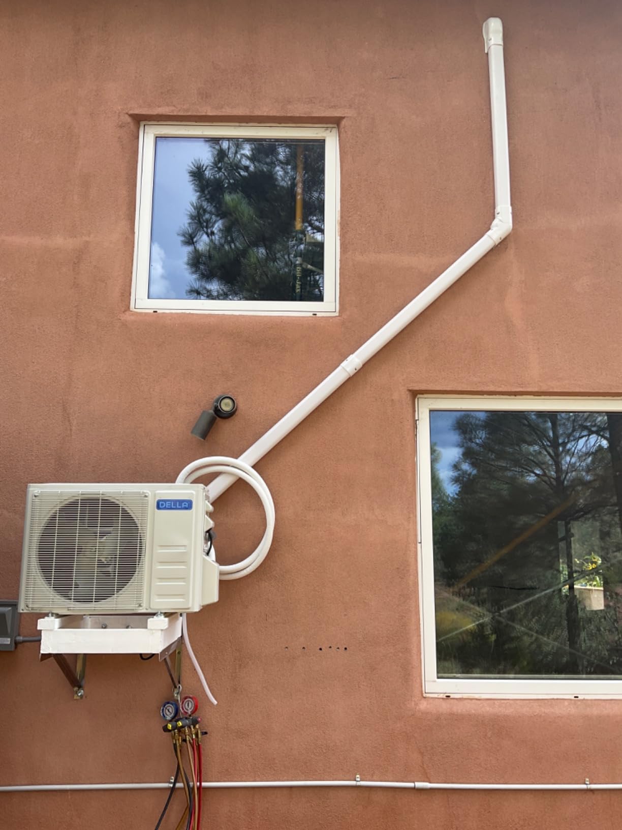 DELLA 12000 BTU Mini Split AC with Soft Airflow, 24 SEER2 230V, Hyper Heat to -13°F, Energy Star, Heat Pump, Up to 550 Sq. Ft, Smart WiFi Alexa Control, 1 Ton Ductless Inverter System, 16.4ft Kit customer photo 1