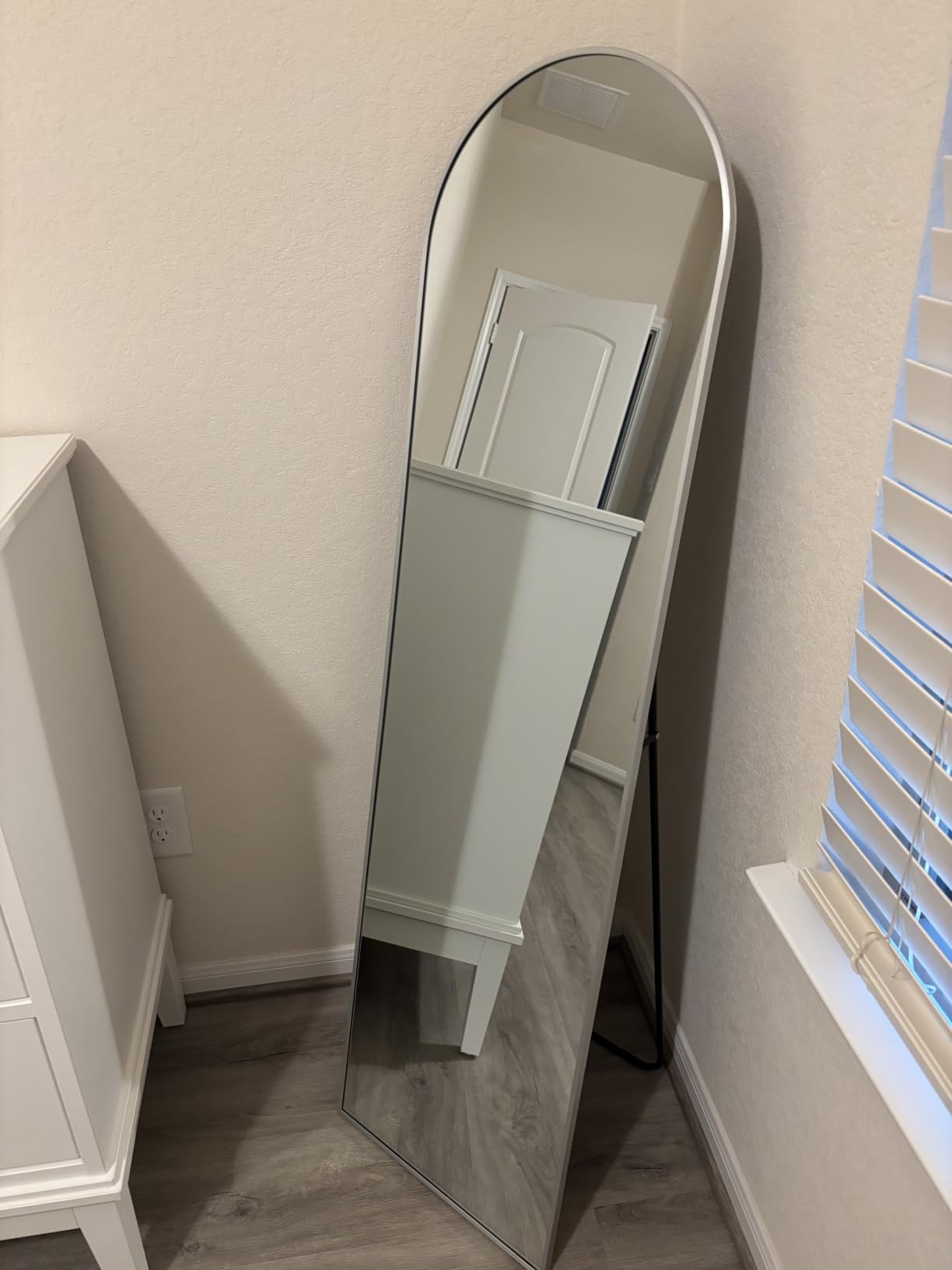 Delma Arched Full Length Mirror with Stand, Black Floor Mirror customer photo 2