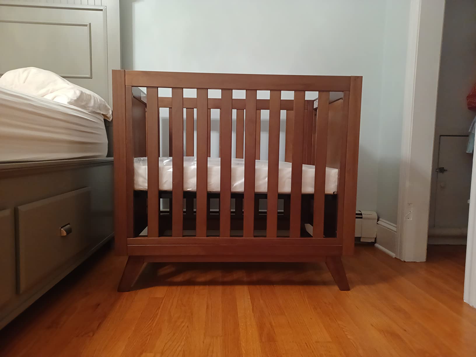 Davinci Otto 3-in-1 Convertible Mini Crib with 4