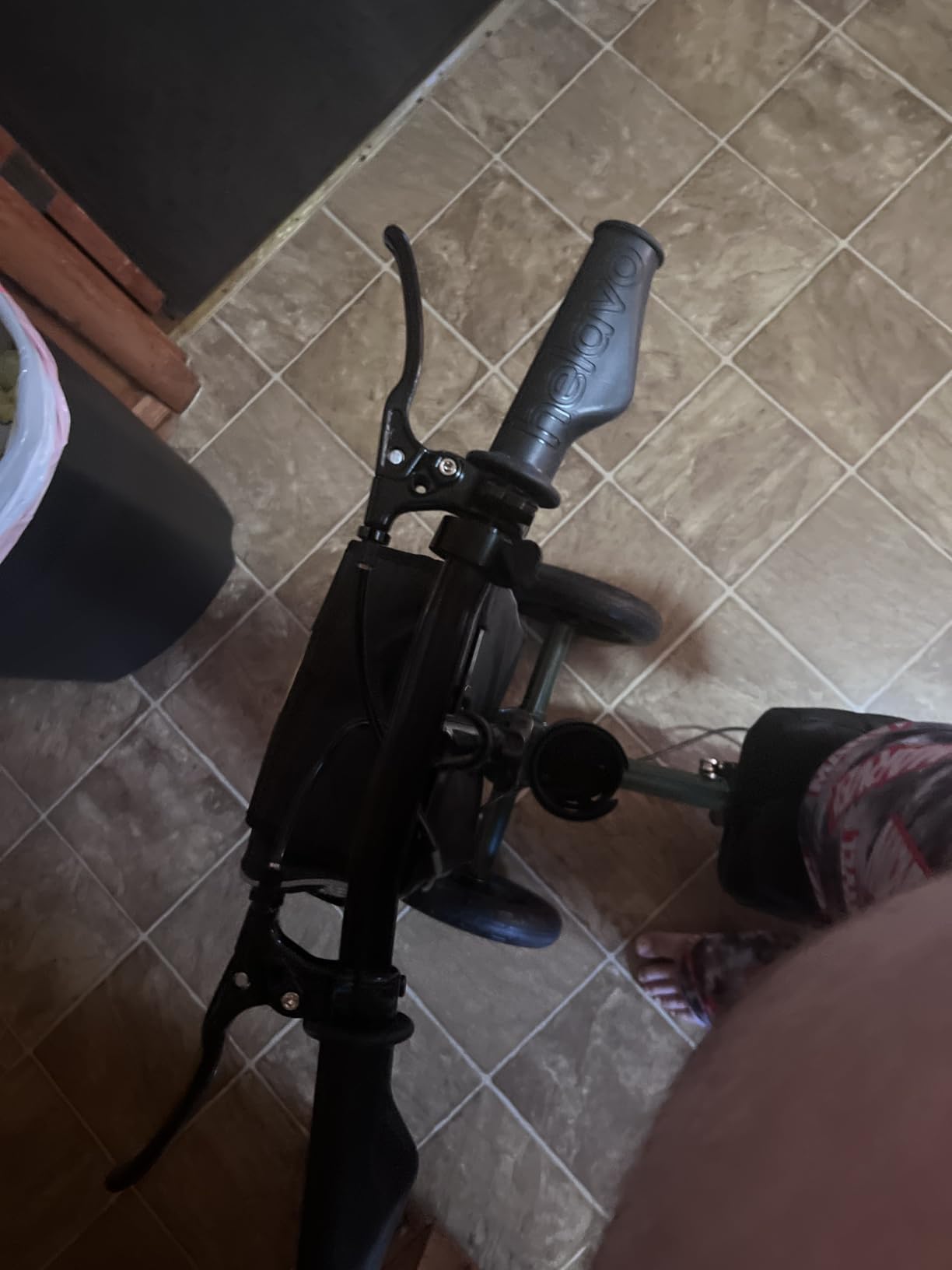 Helavo All-Terrain Knee Scooter for Broken Foot, Crutches Alternative customer photo 1