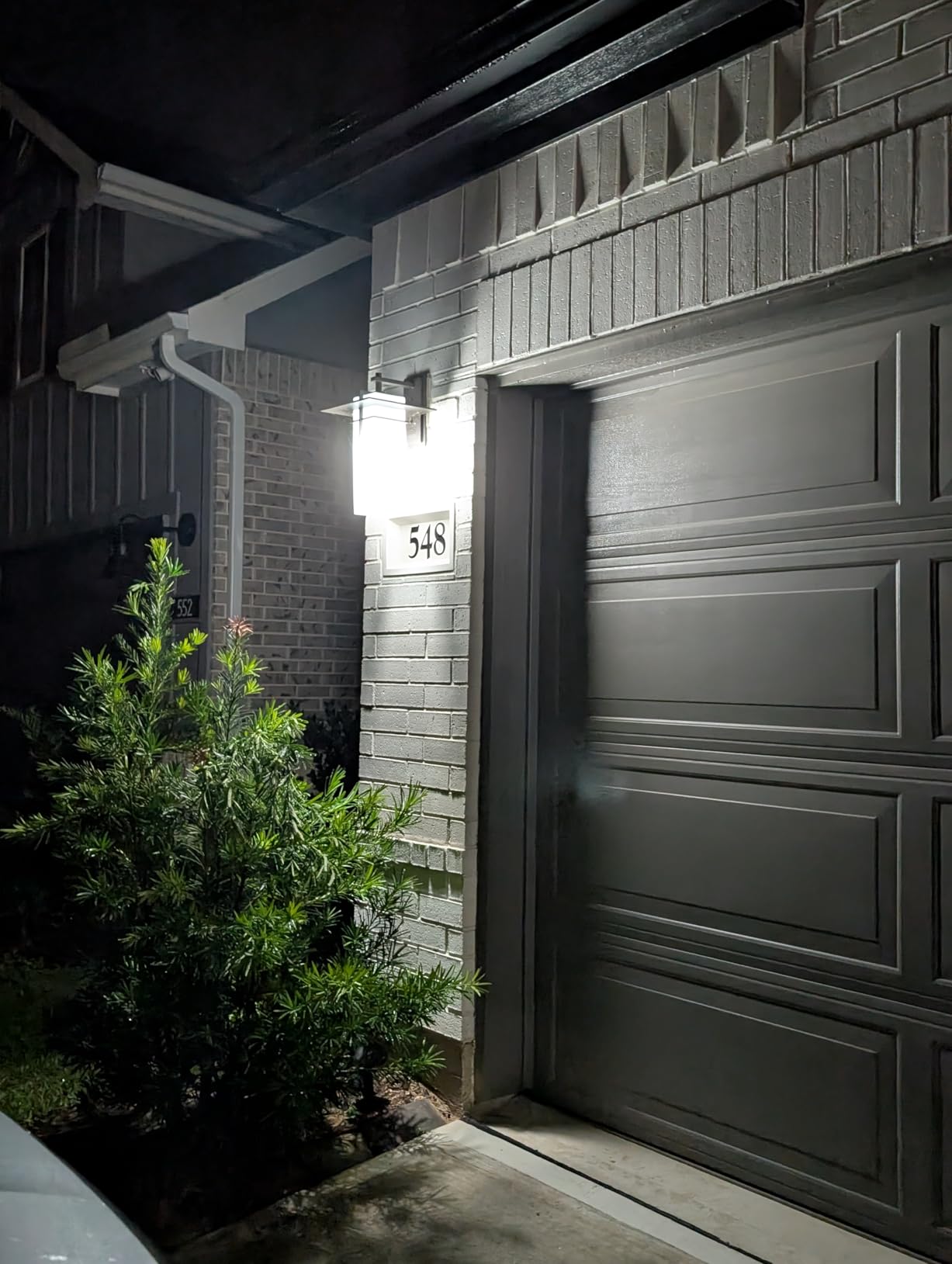 4-Pack Dusk to Dawn Light Bulbs Outdoor 75 Watt Equivalent, Automatic On/Off Sensor LED Bulb, 10W Daylight 5000K,1100 Lumen, A19 E26 Bulbs Photocell for Wall lamp Porch Garage Yard Light(Non-dimmable) customer photo 1