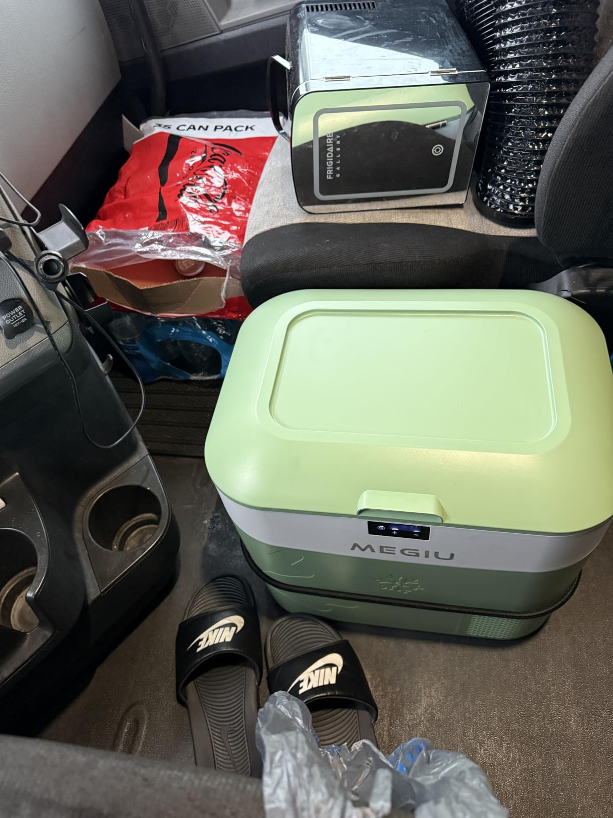 Megiu Car Refrigerator 23 Quart, Portable 12V Freezer for Camping Road Trip customer photo 1
