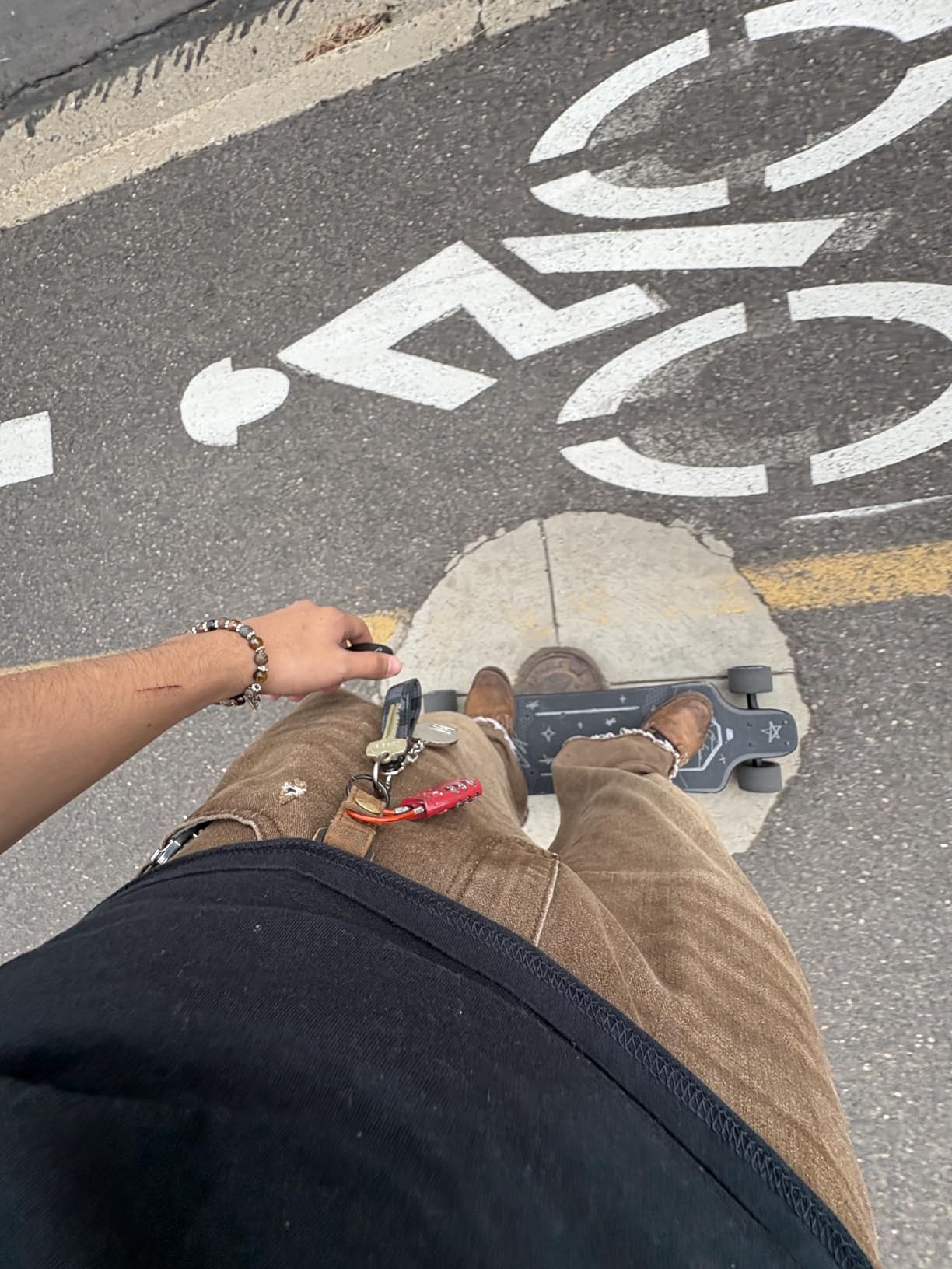 A1 Electric Skateboard with Remote, Rang Up to 17 Miles/24, 8 Ply Canadian Maple, Smooth Breaking, Suitable for Younger Beginners customer photo 1