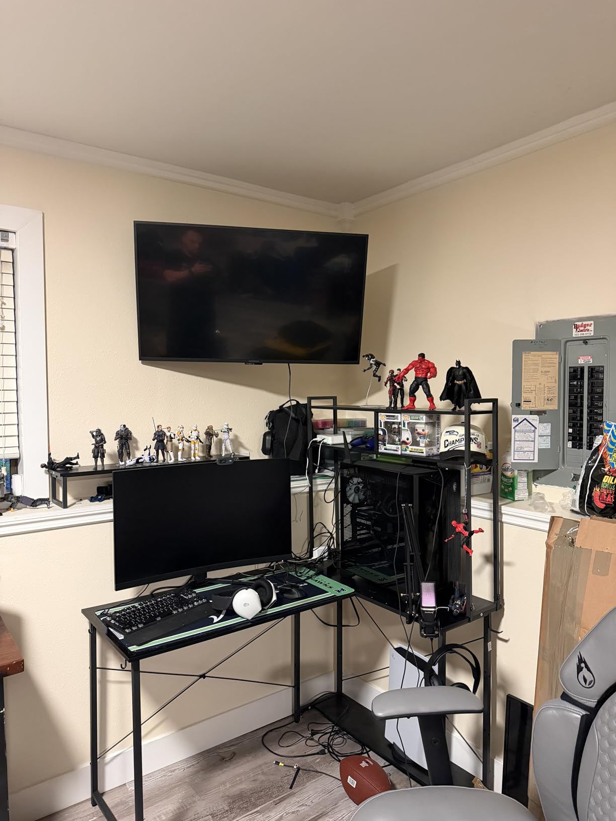 Aheaplus L Shaped Gaming Desk with Power Outlets & LED Lights, Black customer photo 2