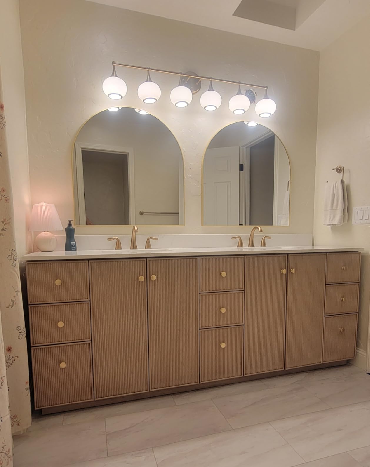 VooBang Arched Wall Mirror, 30 x 38 inch Arch Bathroom Mirror Black customer photo 1