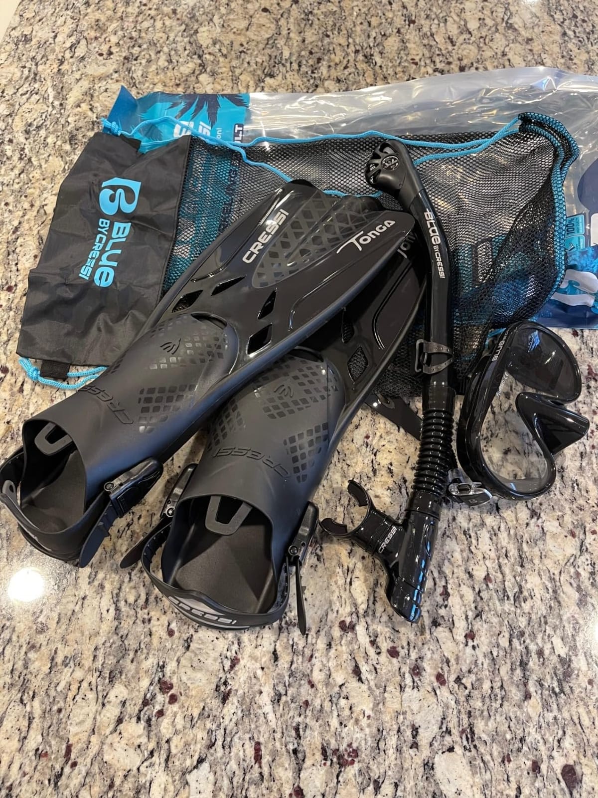 Cressi 3 Pc Travel Snorkel Set, Explorer Set, Mask & Tonga Fins, Dry Valve customer photo 2