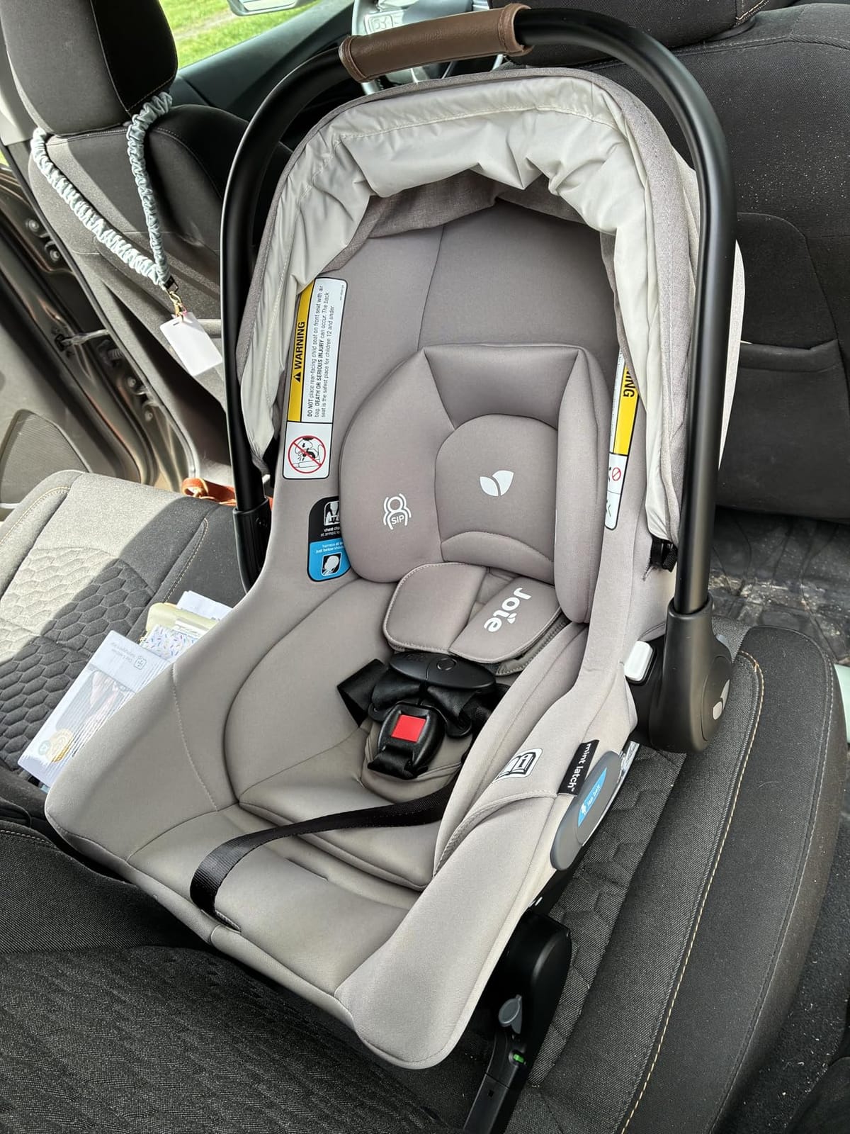 Joie Baby Mint Latch Baseless Infant Car Seat, Lightweight | Built-in Rigid Lower Anchor Attachments and Side-Impact Protection - No Base Installation Required customer photo 1
