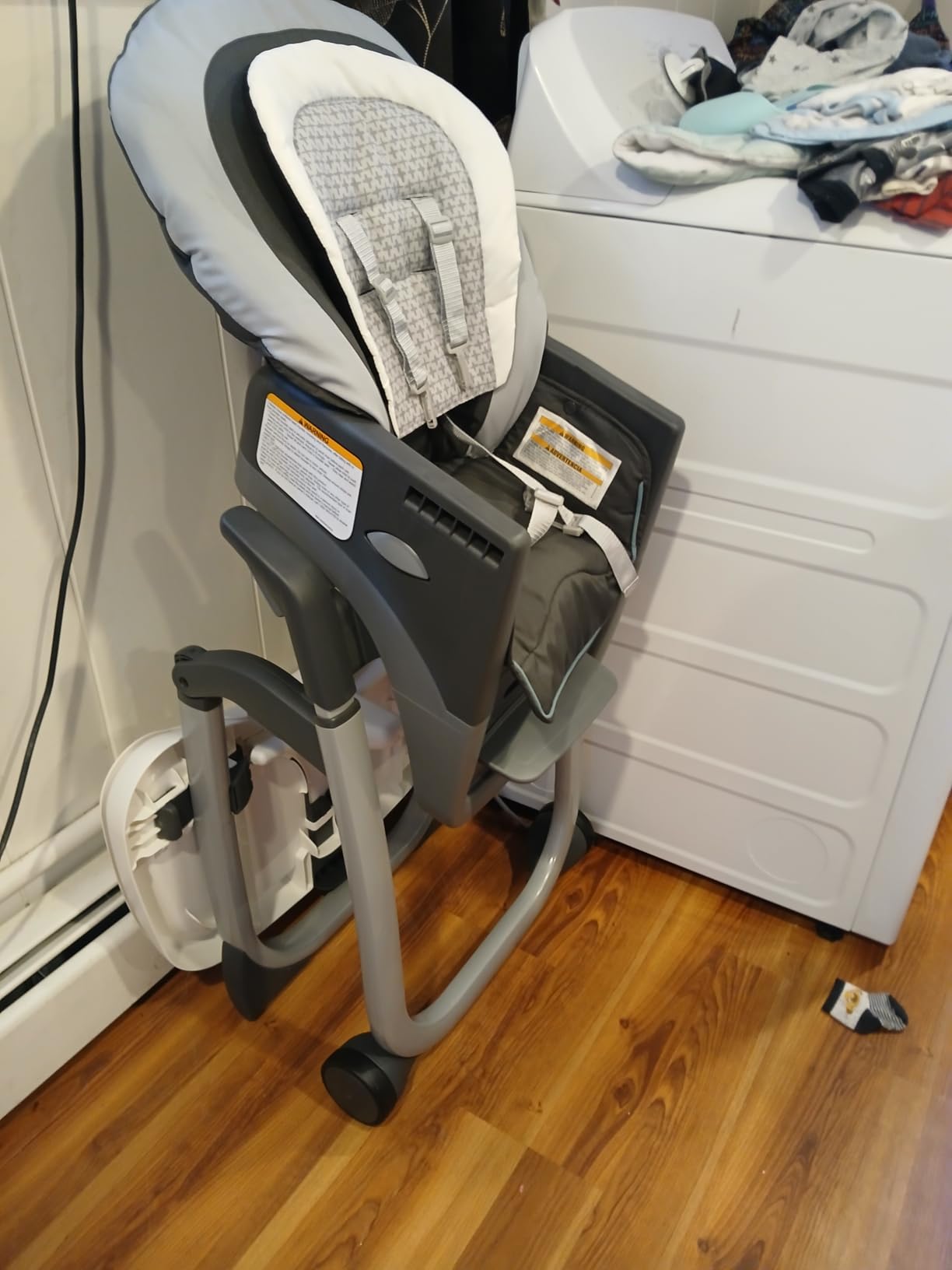 Graco DuoDiner DLX 6-in-1 Convertible High Chair, Infant to Toddler Booster & Youth Stool, Adjustable Height & Recline, Easy Clean Tray Insert, Arlo customer photo 1