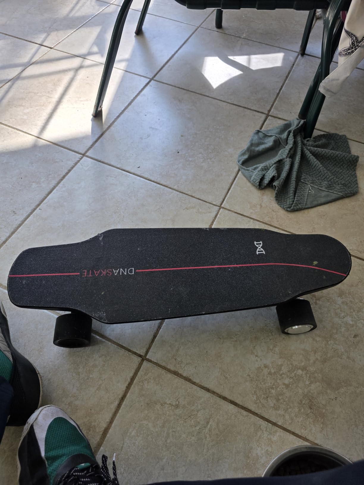 M8 Electric Skateboard with Remote, 15Mph Top Speed,9Miles Range,400 Hub-Motor, Skateboard for Adults &Teens customer photo 2