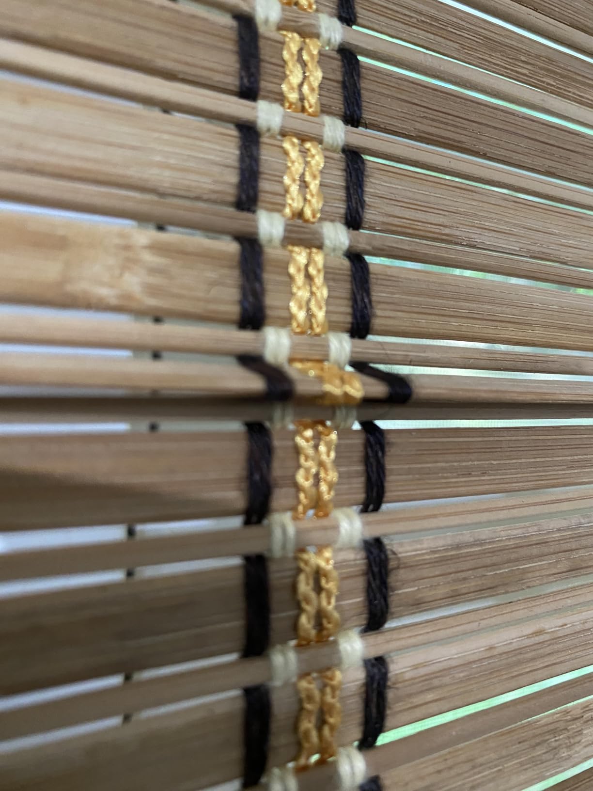 BAYUE Bamboo Blinds for Interior Windows, Roll Up Light Filtering, 23x48 in customer photo 2