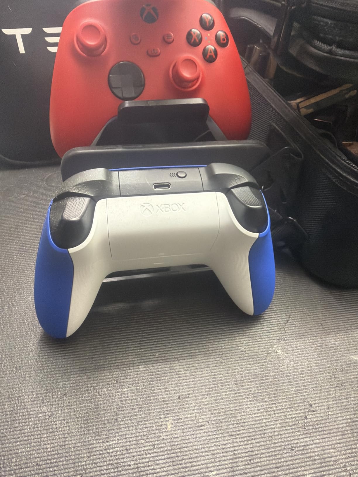 XBOX Wireless Gaming Controller | Shock Blue | Consoles, PCs, TVs, mobile, and more | Textured Grip | Wireless, Bluetooth, USB-C Connectivity customer photo 2
