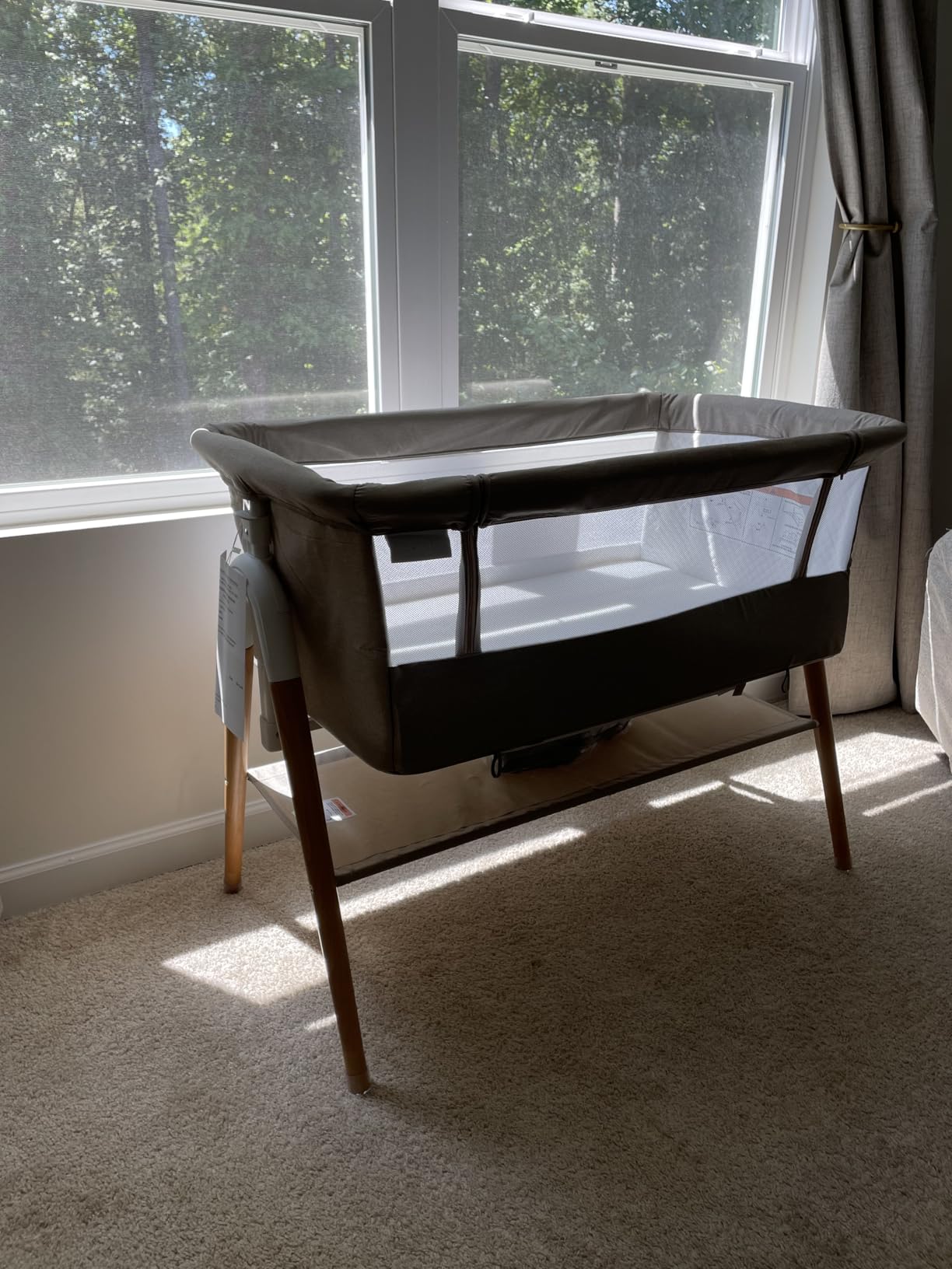 Delta Children Bondi Adjustable Height Bedside Beechwood Bassinet with PureAir Mesh Sheet and FSC-Certified Wood, Tan customer photo 1