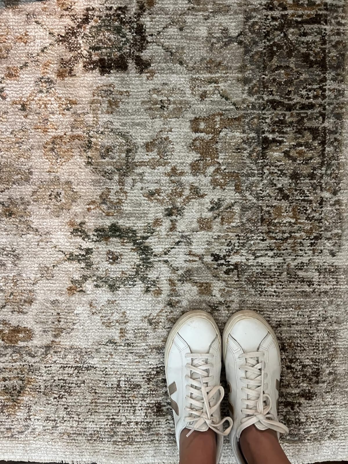 Loloi Magnolia Home Pace Taupe/Wheat 7'-10