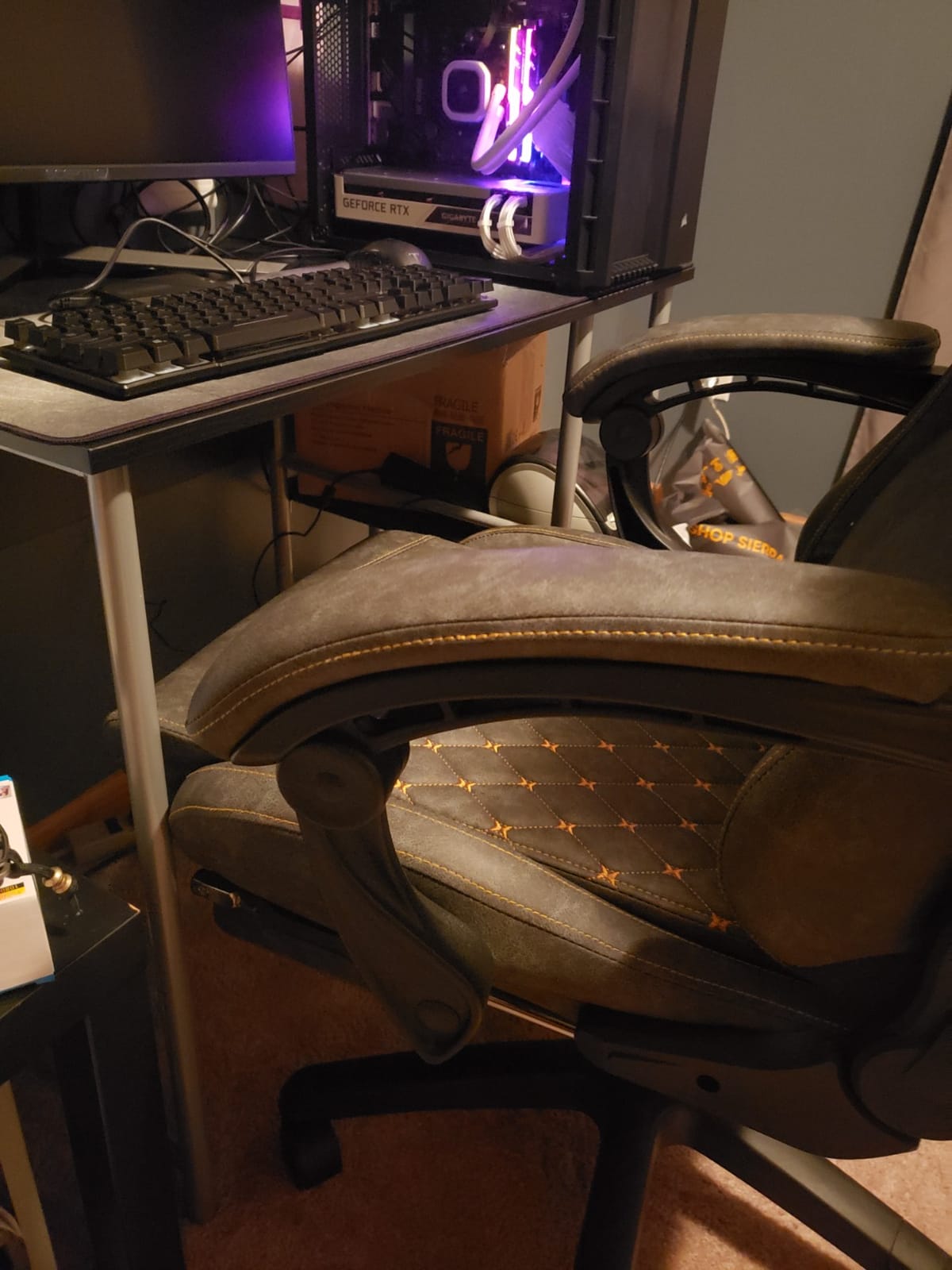 Dowinx Big & Tall Vintage Gaming Chair for Adults, 400 lb Capacity Heavy Duty Ergonomic Computer Chair with Massage Lumbar, Footrest & Easy Side Recline, Black customer photo 1