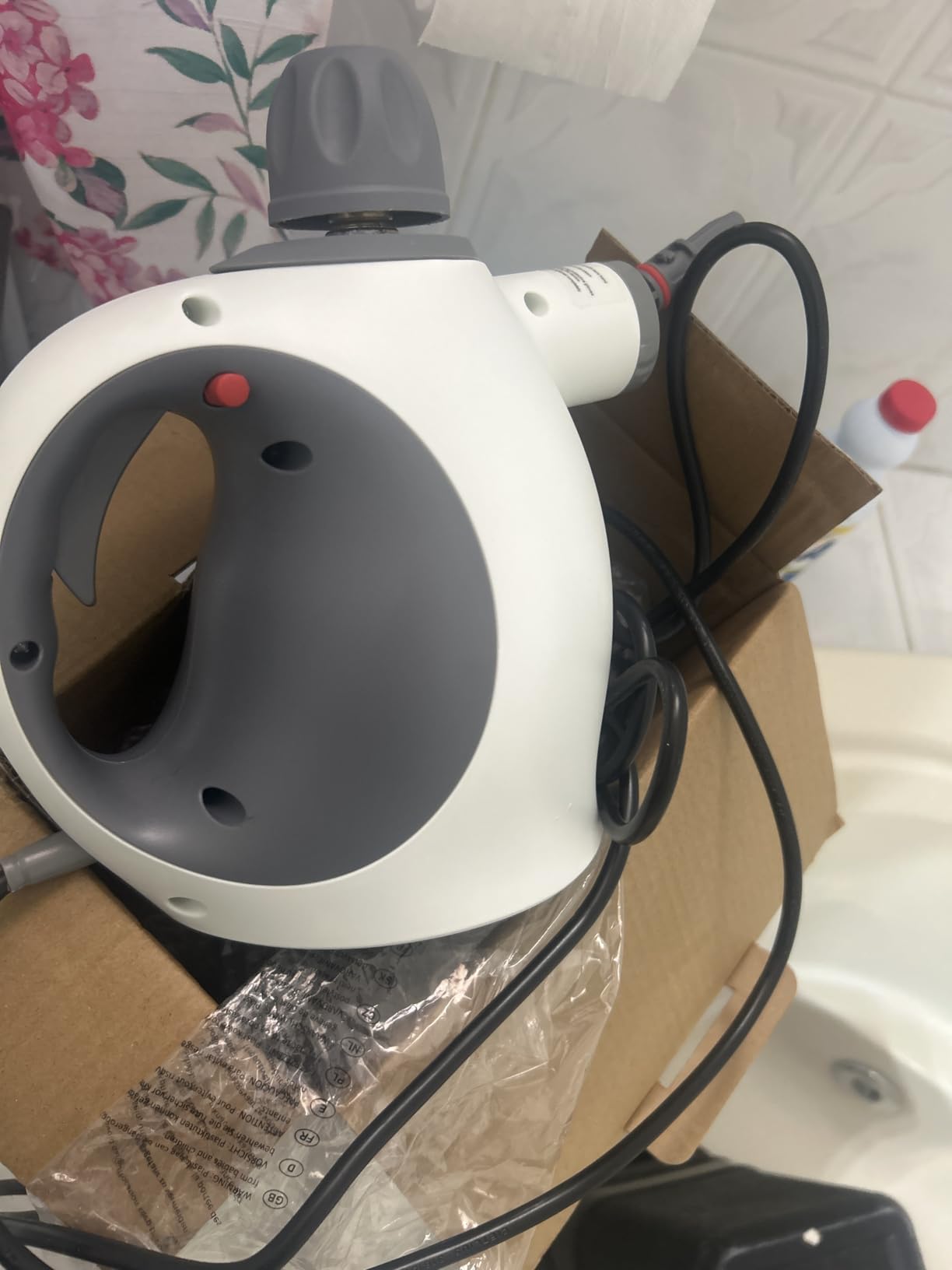 Multi-Surface Handheld Pressurized Steam Cleaner with 13 PCS Accessory ,Portable Steamer for Cleaning, Multipurpose Steam Cleaner for Home/Car/Bathroom/Grease/Upholstery/Floor/Grout and More (White) customer photo 2
