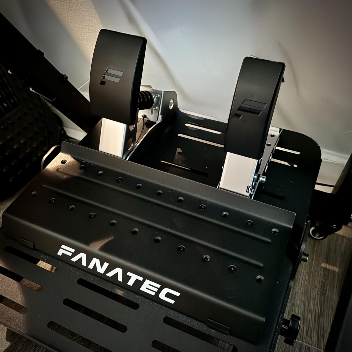 Fanatec Officially Licensed Gran Turismo DD Pro PlayStation Sim Racing Steering Wheel, Base and Pedals – Polyphony Digital Wheel, 5 Nm FluxBarrier Direct Drive, 2-Pedal Set for PC, PS5, PS4 customer photo 1