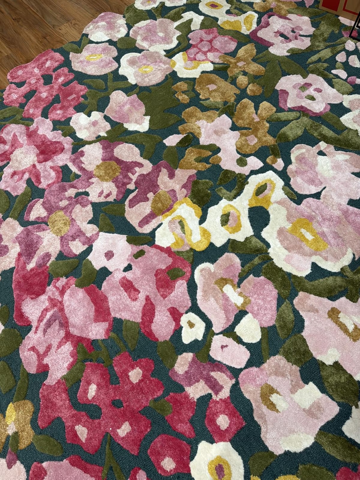 Handmade Floral Area Rug – Hand-Tufted Silk & Wool Carpet with Carved High-Low Texture, Durable Accent Rug for Living Room, Bedroom & Dining Room (Light Maize, 8' x 11') customer photo 2