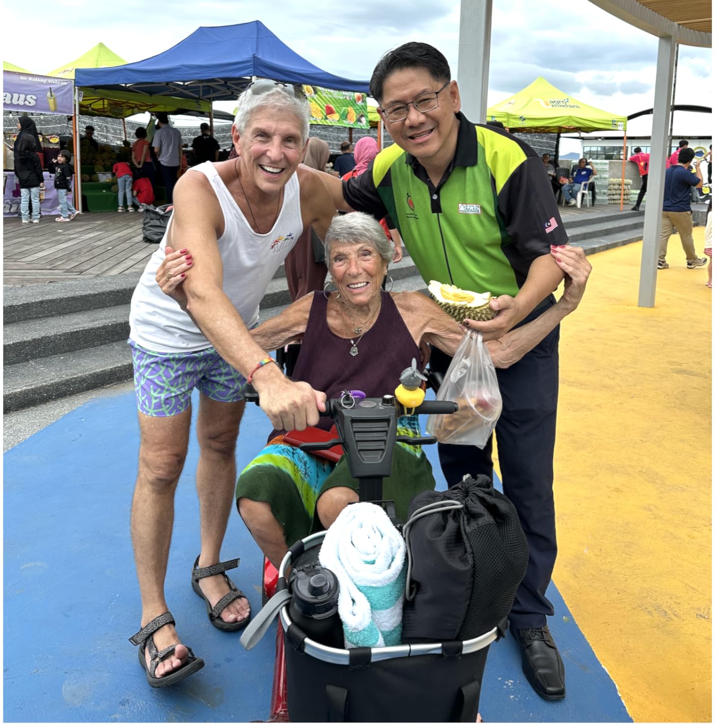 Aotedor Lightweight Mobility Scooter for Seniors, 36 lbs, 22-Mile Range customer photo 1