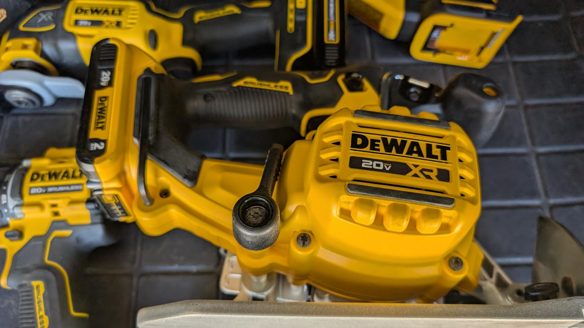 DEWALT 20V MAX 7-Tool Combo Kit, Includes Cordless Drill, Impact Driver, Reciprocating Saw, Circular Saw, Oscillating Tool, Random Orbital Sander, Jigsaw, 5Ah Battery and Charger (DCK751P1) customer photo 1
