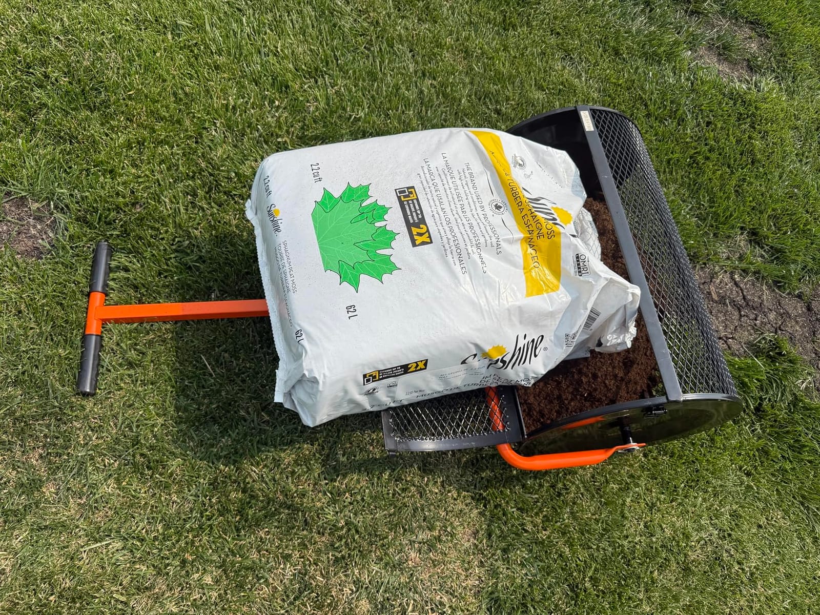 VEVOR Broadcast Spreader 100 lbs Capacity Walk-Behind Push Spreader Black | For Lawn Garden, 0-9.8 ft Spreading Width, 13 in All Terrain Pneumatic Tires, Hopper Grate for Seed Fertilizer Salt Ice Melt customer photo 1