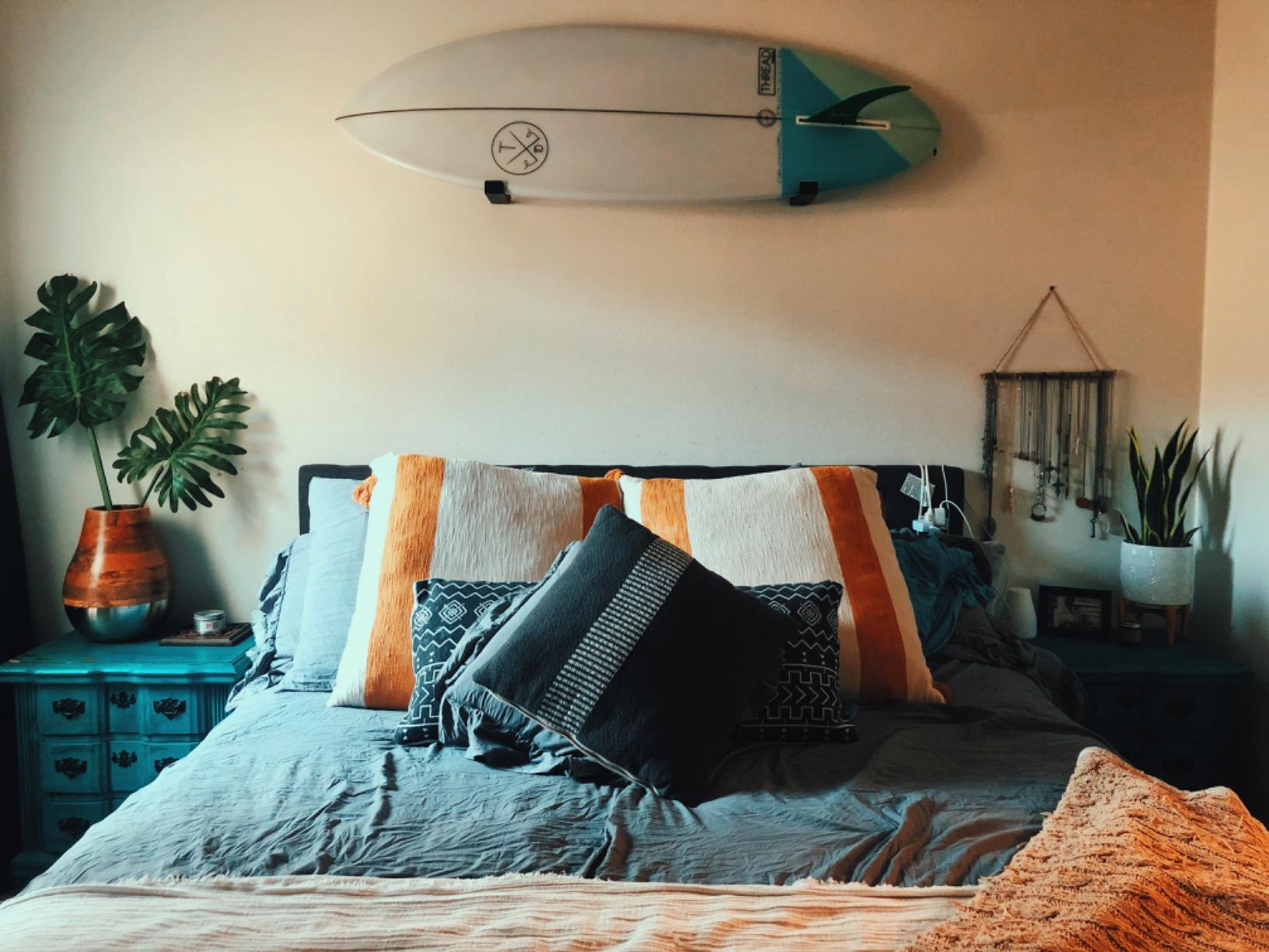StoreYourBoard Minimalist Surfboard Wall Mount Rack, Felt Padded Arms customer photo 1