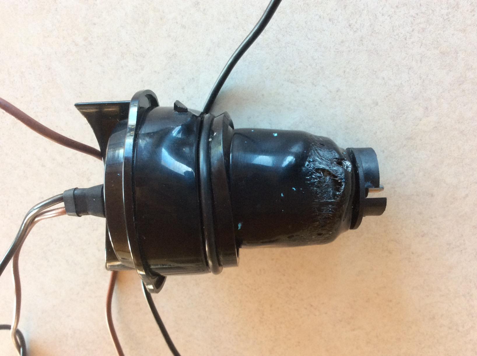 Amarine Made 12v 800gph Livewell Pump for Boat 4.0A Livewell Aerator Pumps Live Bait Tank Aerator Submersible Cartridge 90-Degree Boat Aerator Pump customer photo 1