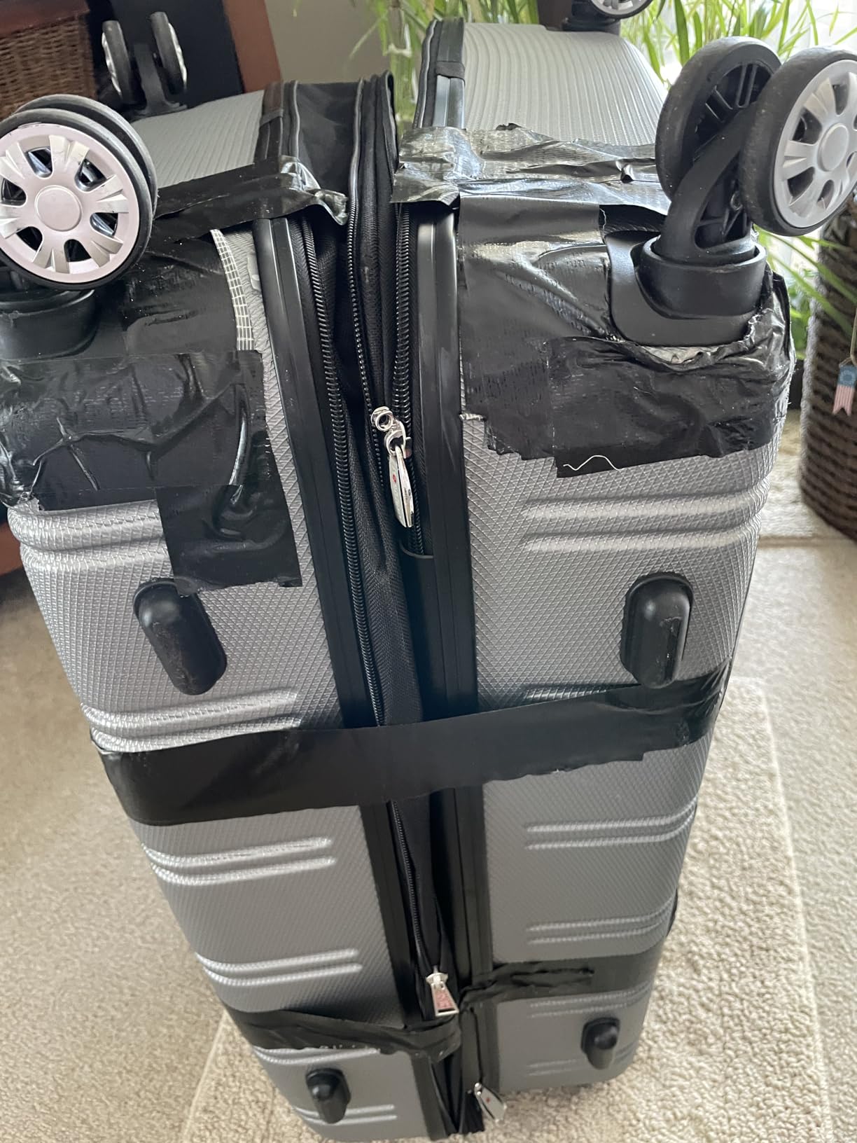 Rockland Melbourne Hardside Expandable Spinner Wheel Luggage, Checked Large 28