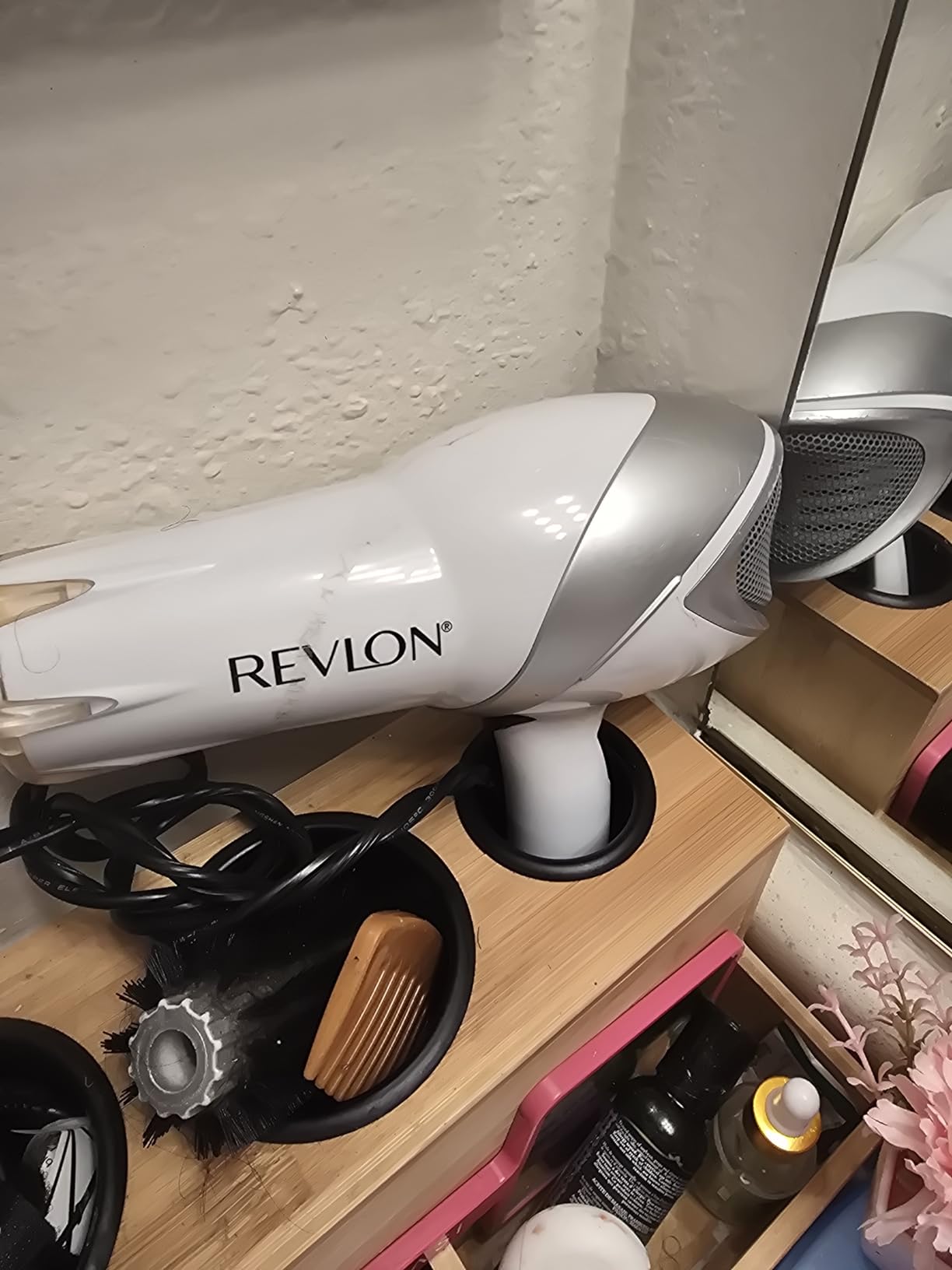 REVLON Infrared Ionic Hair Dryer with Diffuser & Concentrator, White customer photo 1