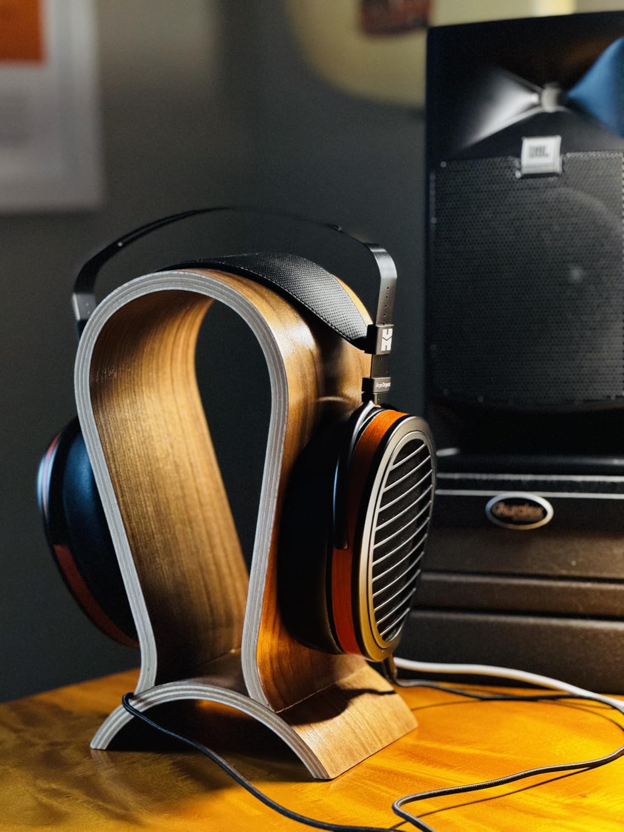 Headphone Stand Wood, Headset Stand for Desk, Walnut Gaming Headphone Holder Compatible for Sennheiser, Bose, Beats, Razer, AKG, Airpod Max, HyperX, Sony PS4 et. customer photo 2