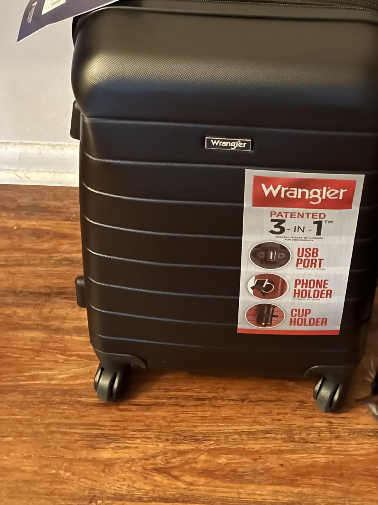 Wrangler Smart Spinner Hardside Luggage, 22-Inch Carry-On, Black customer photo 1