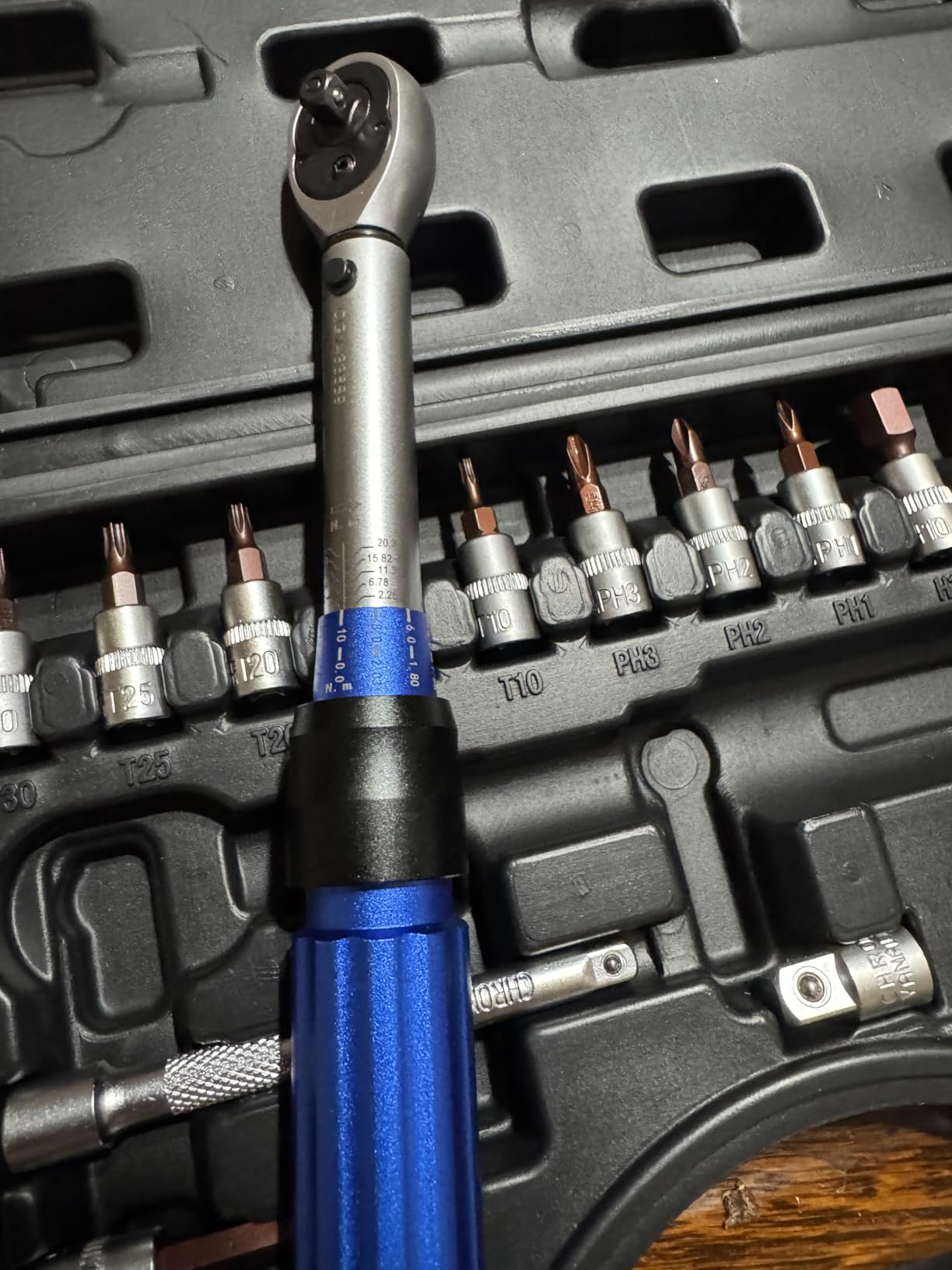 BULLTOOLS 1/4-inch Drive Click Torque Wrench Set Dual-Direction Adjustable 90-tooth Torque Wrench with Buckle (20-200in.lb / 2.26-22.6Nm) customer photo 2