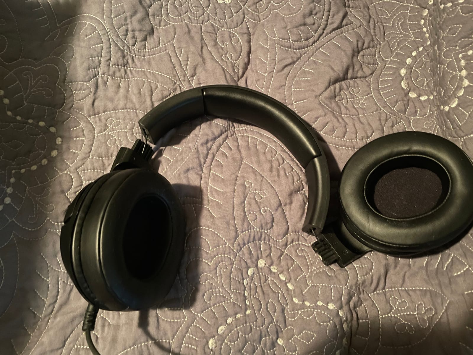 Razer Kraken X Lite Ultralight Gaming Headset: 7.1 Surround Sound - Lightweight Aluminum Frame - Bendable Cardioid Microphone - for PC, PS4, PS5, Switch, Xbox One, Xbox Series X & S, Mobile - Black customer photo 2