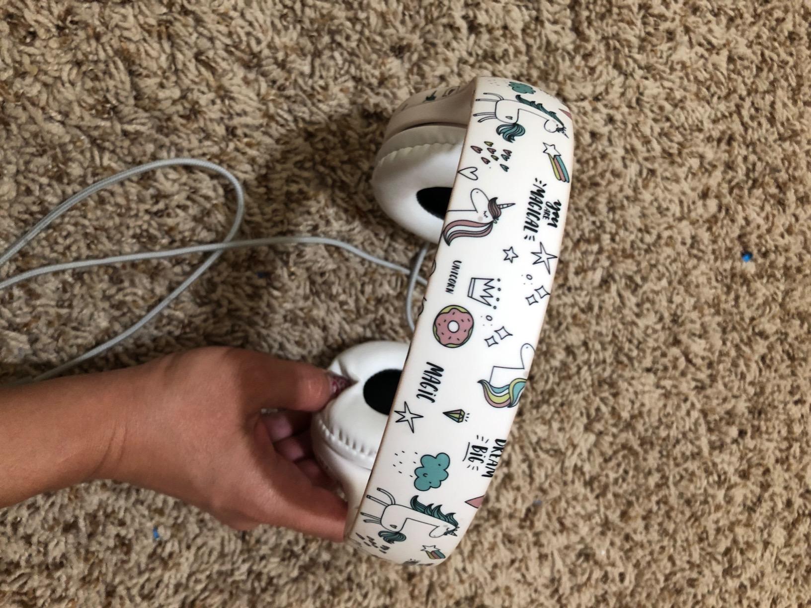 LilGadgets Connect+ Pro Wired Kids Headphones for School with Microphone, Volume Limiting Over-Ear Headset with Cord, SharePort Technology & SoftTouch Padding, Green Digital Camo customer photo 1