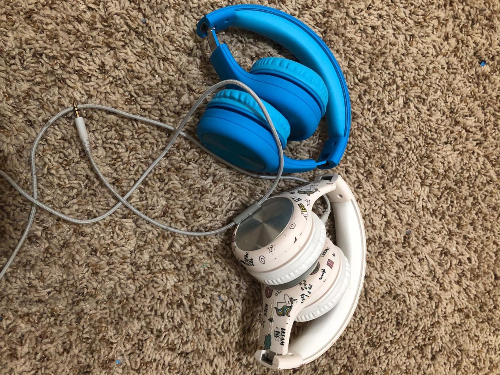 LilGadgets Connect+ Pro Wired Kids Headphones for School with Microphone, Volume Limiting Over-Ear Headset with Cord, SharePort Technology & SoftTouch Padding, Green Digital Camo customer photo 2